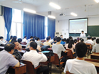 Graduate Programme Information Session:Prof. Zhang Yuanting of the Faculty of Engineering gives a presentation on the graduation programmes of the Faculty of Engineering
